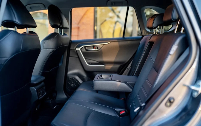 Toyota RAV4 cena 187000 przebieg: 29476, rok produkcji 2021 z Płock małe 631